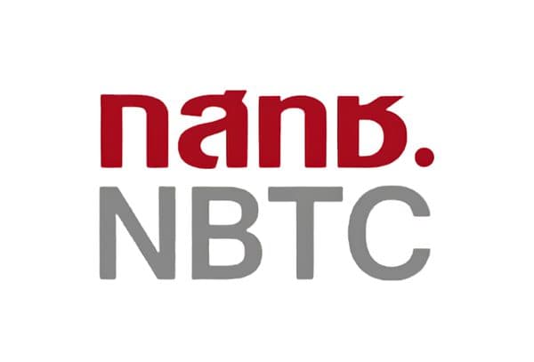 ตราสัญลักษณ์ กสทช. สีแดงพร้อมข้อความ NBTC